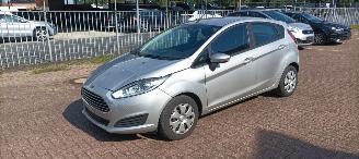 Vaurioauto  passenger cars Ford Fiesta 1.5-Diesel Airconditioning Stoelverwarming leren stuurwiel Led verlichting Parkeersensoren voor en achter Elektrische inklapbare buitenspiegels met verwarming Centrale vergrendeling met afstandsbediening Start-Stop 2016/6