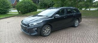 Schadeauto Kia Ceed Premium Edition 1.6  136pk Leder Sportstoelen Memory Full-Led Navi JBL-audio Dab Navigatie Climatecontrol CruiseControl Keyless-entry elektrische achterklep Led achterlichten automatisch inparkeer systeem Blindspot Drivelane assistent 2020/9