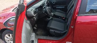 Citroën C3 Bi-Color You Edition 1.2 83pk Airconditioning Full-Led Cruisecontrol Drivelane assistent Stoelverwarming Lichtautomaat Led-dagrijverlichting Dab Radio elektrische buitenspiegels met verwarming Centrale vergrendeling met afstandsbediening Start-Stop systee picture 17