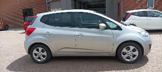 Avarii autoturisme Kia Venga 1.6 Automatik Climatecontrol Keyless-entry Stoelverwarming Leren stuurwiel Armsteun voor Links & Rechts 4xElektrische ramen Elektrische inklapbare buitenspiegels Privacy glas Trekhaak Parkeersensoren achter 16 inch Sportvelgen Mistlampen 2013/8