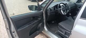 Kia Venga 1.6 Automatik Climatecontrol Keyless-entry Stoelverwarming Leren stuurwiel Armsteun voor Links & Rechts 4xElektrische ramen Elektrische inklapbare buitenspiegels Privacy glas Trekhaak Parkeersensoren achter 16 inch Sportvelgen Mistlampen picture 11