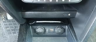 Kia Ceed Bj 9-2018 1.6 Climatecontrol Led-Koplampen Led-Achterlichten Navi Sportstoelen met Memory keyless Entry Blindspot Drivelane parkeer-assistent picture 24