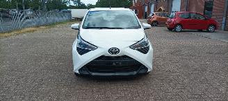Toyota Aygo Bj 9-2018 1.0 Airconditioning Led verlichting elektrische ruiten elektrische buitenspiegels Leren Stuurwiel picture 1