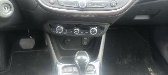 Opel Crossland Bj 4-2018 1.2 Automaat Navi Led Climatecontrol CruiseControl Stoelverwarming Lichtautomaat Privacyglas Regensensor Trekhaak Parkeersensoren picture 17