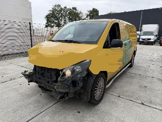 Schadeauto Mercedes Vito eVito EXTRA LANG 66 kWh  ACTIERADIUS 365 km 2021/10