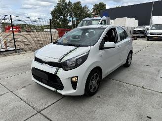 damaged passenger cars Kia Picanto 1.0 DPI COMFORTLINE AIRCO 2023/4