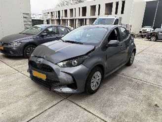 damaged passenger cars Toyota Yaris 1.5 HYBRID 141 PK-CAMERA-NAVI-PDC 2024/1