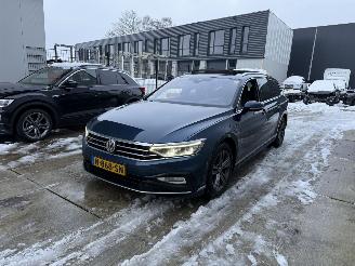 skadebil auto Volkswagen Passat 2.0 TDI R-Line Business+ AUTOMAAT-PANO-NAVI-CAMERA-PDC 2022/1