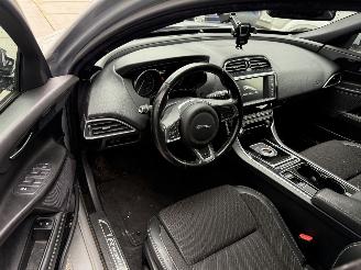 Jaguar XE 2.0 D PORTFOLIO -NAVI-CLIMA-LEDER-PDC picture 3