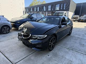 Schadeauto BMW 3-serie 330e HIGH EXE M-PAKKET-HUD-SCHUIFDAK-KEYLESS-NAVI-PDC 2019/10