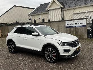 Damaged car Volkswagen T-Roc 2.0 TSI 190Pk 4Motion DSG Sport Pano Beats 2017/11