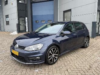 Schadeauto Volkswagen Golf 1.2 TSI R-Line 5Deurs Navi 2014/2