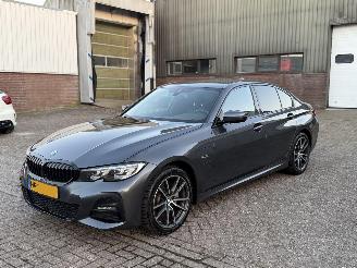 Damaged car BMW 3-serie 320e M-Pakket Edition Plus Sfeerverlichting 2021/11
