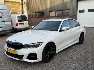 Damaged car BMW 3-serie 320D M-Pakket 360Camera Head-Up Schuifdak LaserLights 2018/11