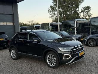 Unfallwagen Volkswagen T-Roc 1.5 TSI DSG Life 2023/3