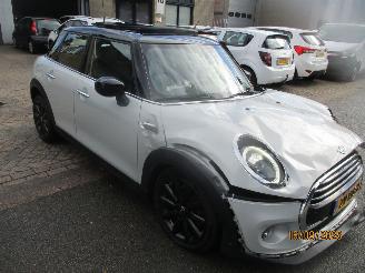 Vaurioauto  passenger cars Mini Cooper 1.5 CHILI AUTOMAAT CLIMA NAVI PANO LEDER 2019/9
