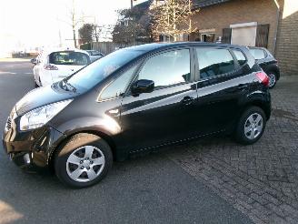 Damaged car Kia Venga 1.4 CVVT PLUS PACK AIRCO NAVI 2012/3