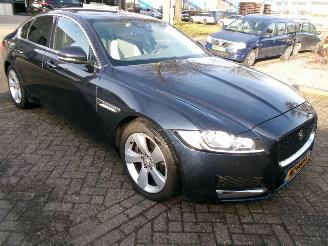 Jaguar XF 2.0 D R-SPORT AWD picture 4