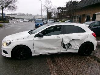 Mercedes A-klasse 200 PRESTIGE CLIMA PANO LEDER picture 2