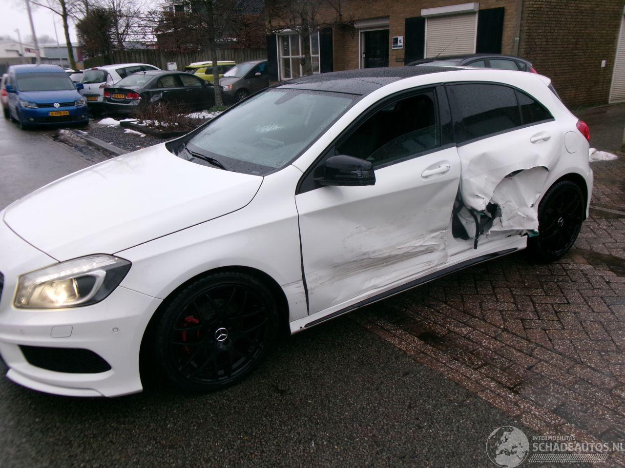 Mercedes A-klasse 200 PRESTIGE CLIMA PANO LEDER