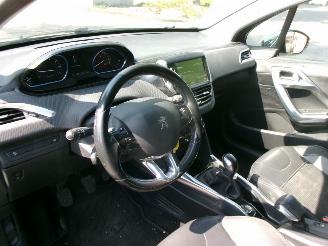 Peugeot 2008 1.6 VTI ALLURE CLIMA NAVI PANO picture 16
