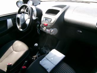 Peugeot 107 1.0 ENVY AIRCO picture 11