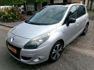 skadebil auto Renault Scenic TCE BOSE CLIMA NAVI PANO 2011/9