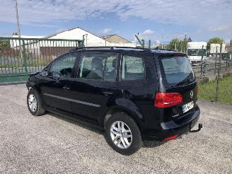 damaged passenger cars Volkswagen Touran 1.9 TDI    7 PLACES 2011/11