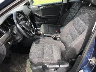 Volkswagen Jetta 2.0 TDI   DSG picture 6