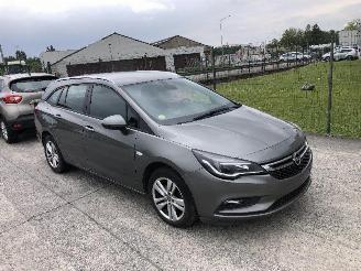 Opel Astra COMBI 1.6 CDTI picture 3