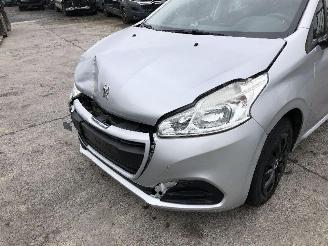 Peugeot 208 1.0 picture 10