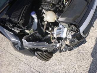 Peugeot 208 1.2 picture 23