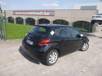 Vaurioauto  passenger cars Peugeot 208 1.2 2018/8