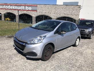 krockskadad bil auto Peugeot 208 1.2 2017/4