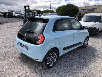 damaged passenger cars Renault Twingo E TECH 2023/9