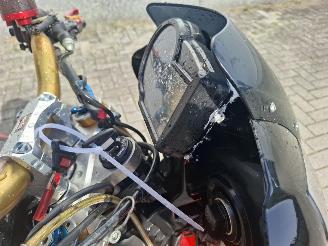 Aprilia Tuono 1000r picture 13