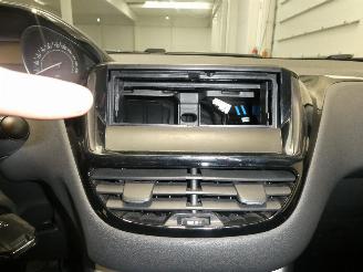 Peugeot 208 LIKE picture 17