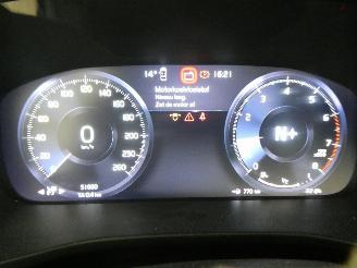 Volvo XC40 MOMENTUM picture 15