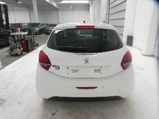 Peugeot 208 LIKE picture 5