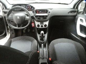 Peugeot 208 LIKE picture 13