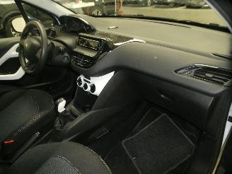 Peugeot 208 LIKE picture 11