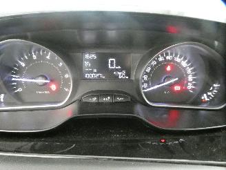 Peugeot 208 LIKE picture 12