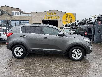 Voiture accidenté Kia Sportage 1.6I LOUNGE 2011/8