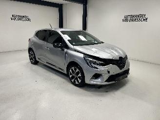 skadebil auto Renault Clio  2023/10
