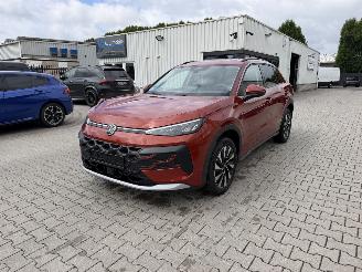 skadebil auto Volkswagen T-Roc 1.5 eTSI nieuw model 2026/2