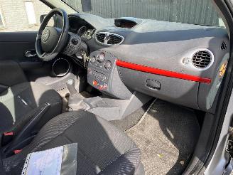 Renault Clio RIP CURL picture 24