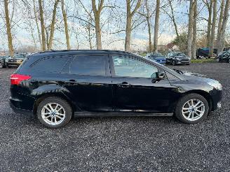 damaged passenger cars Ford Focus TREND 2016/10