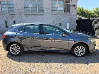 Coche accidentado Renault Mégane IV INTENS 2016/6