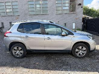 damaged passenger cars Peugeot 2008 ACCESS 2017/11