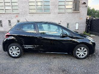 Peugeot 208 LIKE picture 1